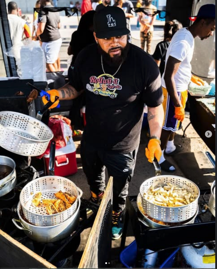 Roll Wit-it team cooking at the fryer